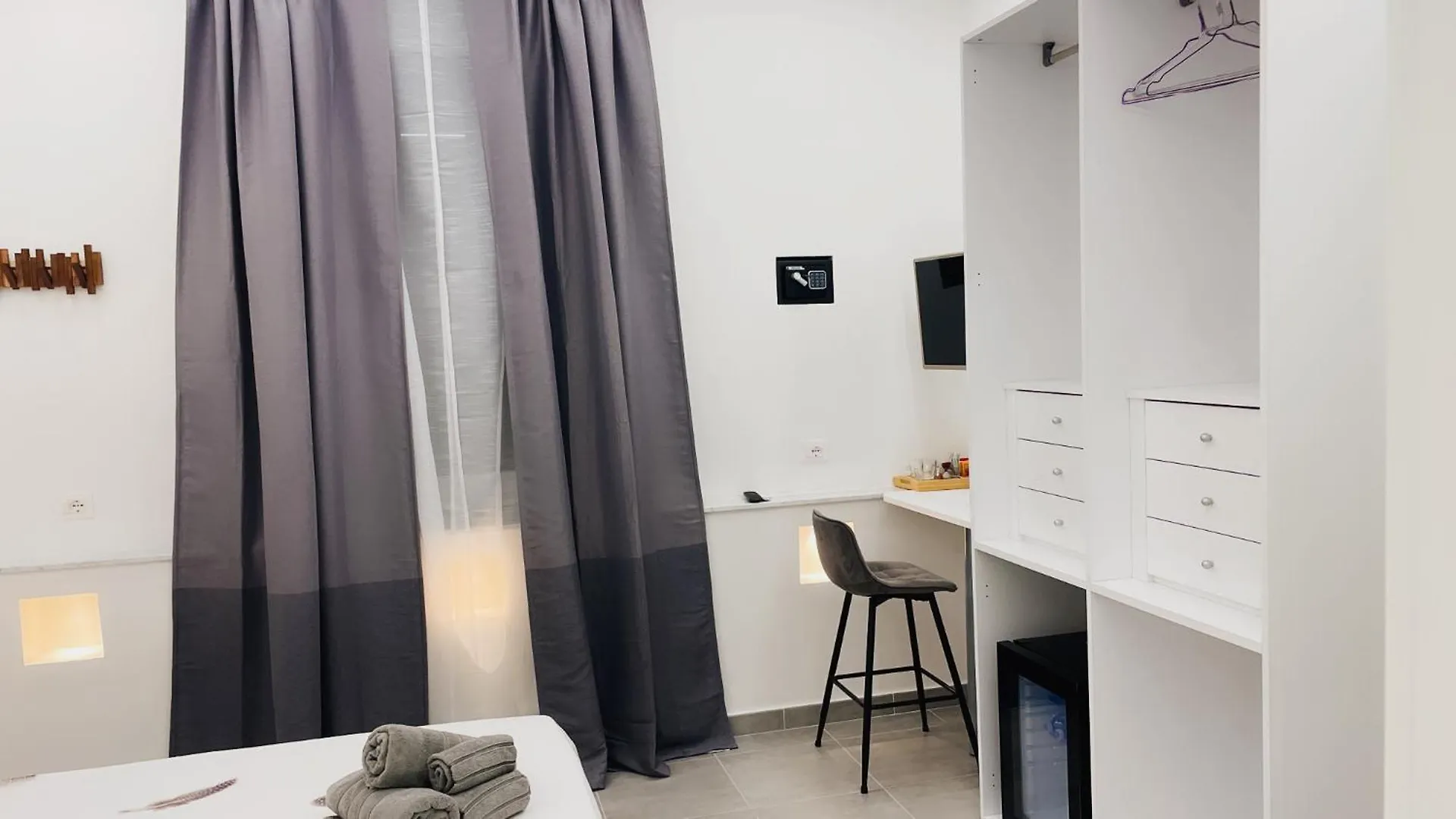La Corte Dei Desideri La Spezia 0*,  Italy